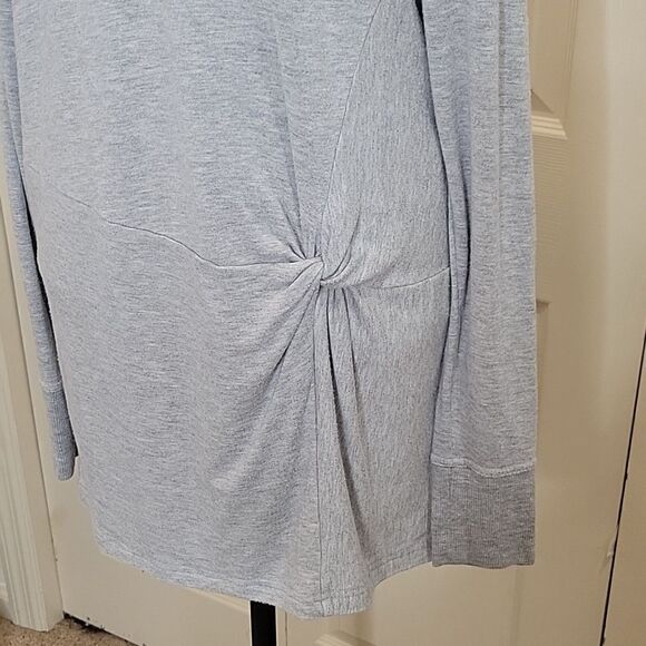 ATHLETA Gray Model Pullover   Size Small - Picture 2 of 8